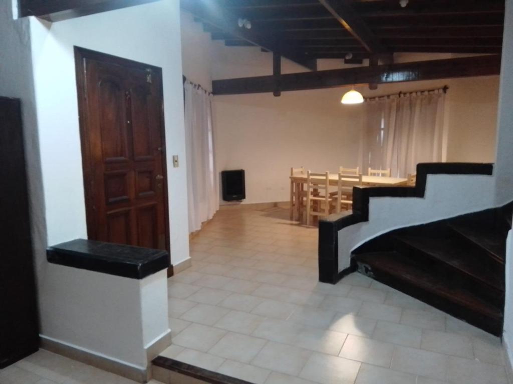 Casa grande en Mar del Plata, cochera, parrilla, parque, TV con wifii. IMPECABLE - 4