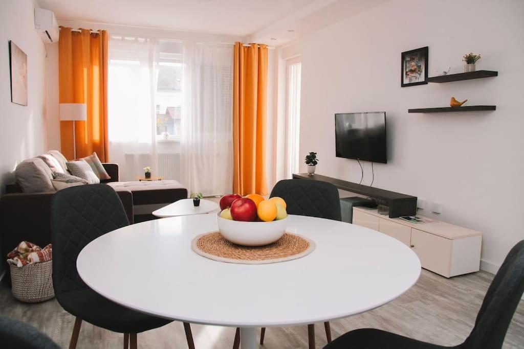 White apartment, Sombor