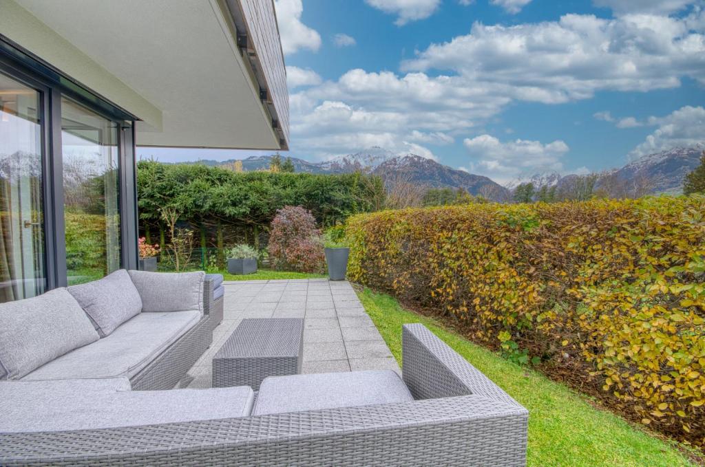 Balcony/terrace, Golf & Glacier View - by Alpen Apartments in Zell Am See