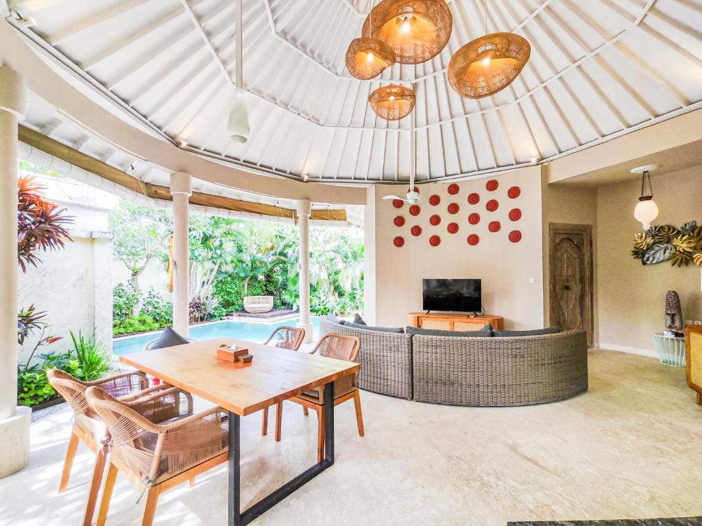 Shared lounge/TV area, Seminyak Square Hotel And Villas in Bali