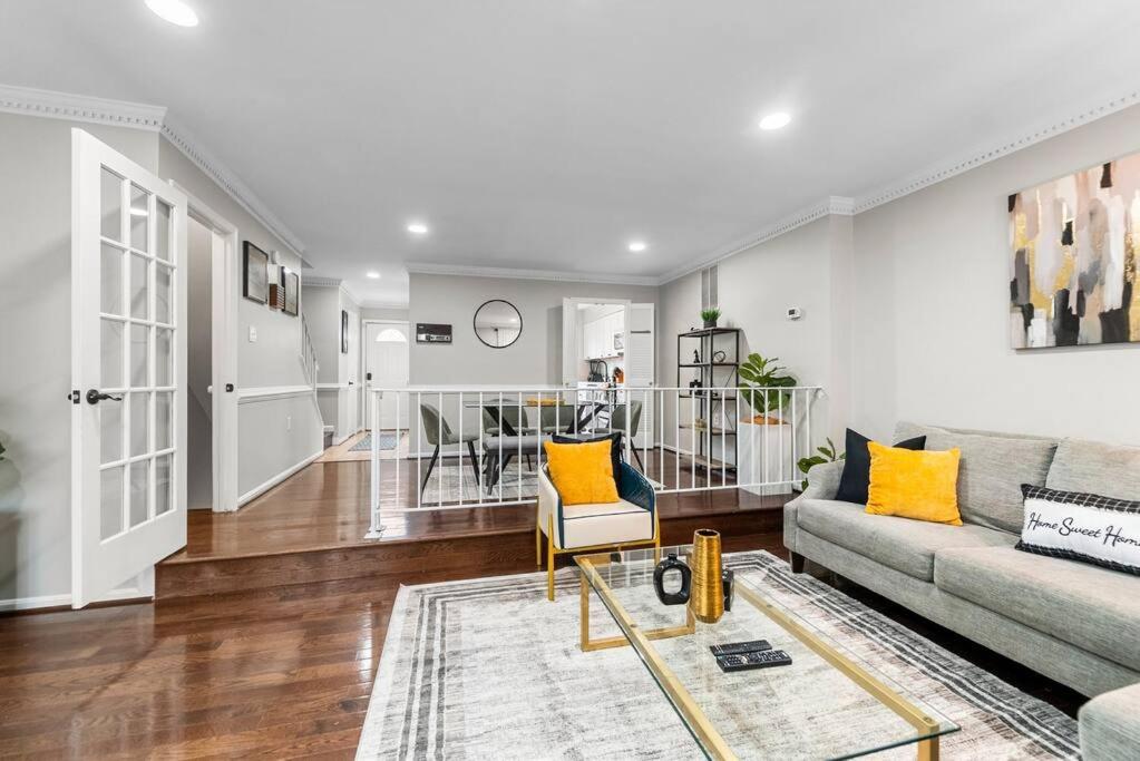 Townhouse In Woodbridge