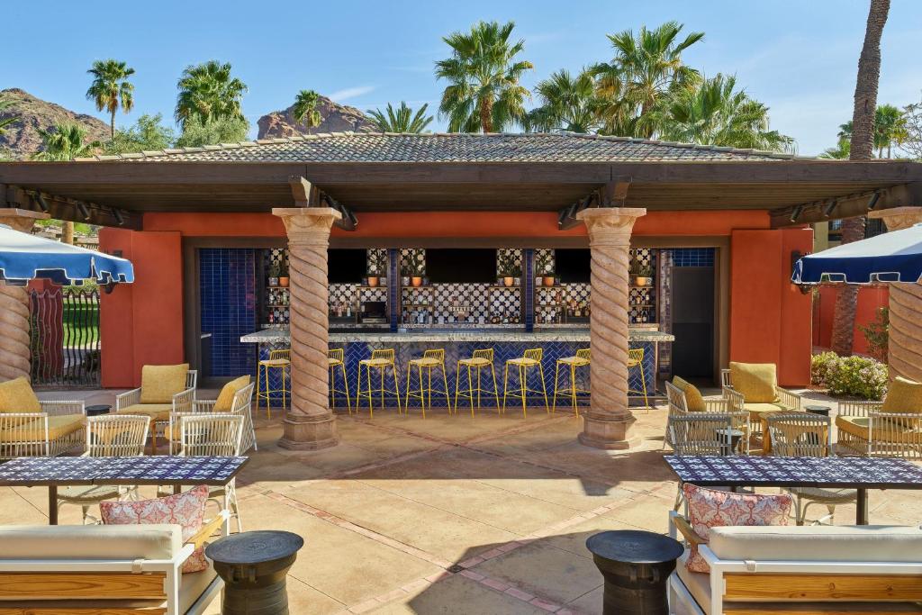 Swimming pool, Omni Scottsdale Resort & Spa at Montelucia in Phoenix (AZ)