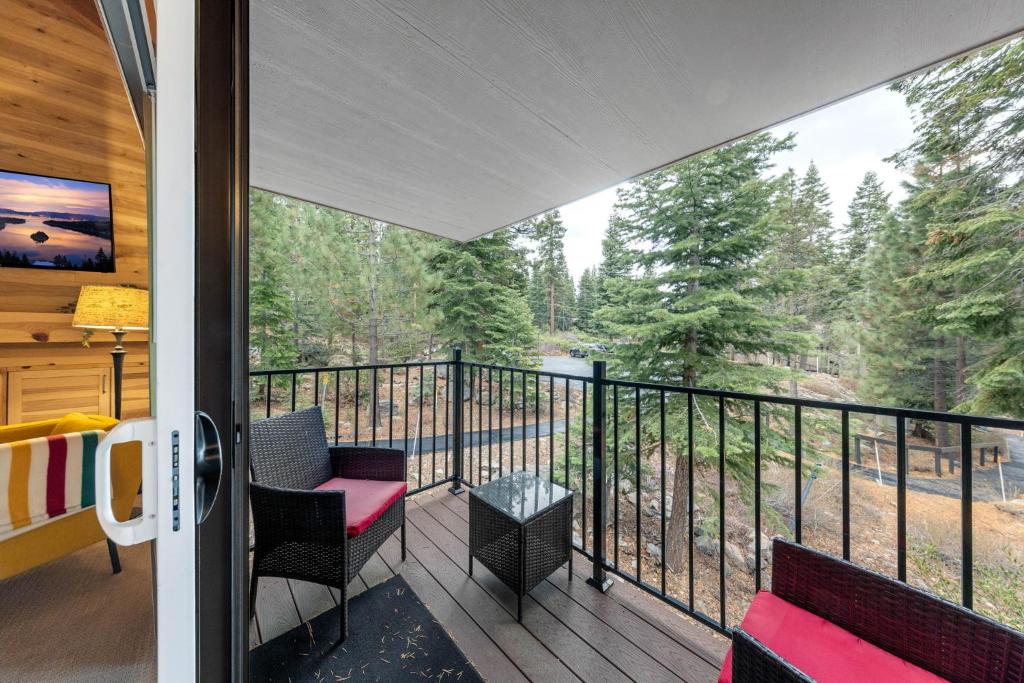 Carnelian Woods # 59 - 2 BR Carnelian Bay Retreat - Minutes to Lake w HOA Amenities, Carnelian Bay