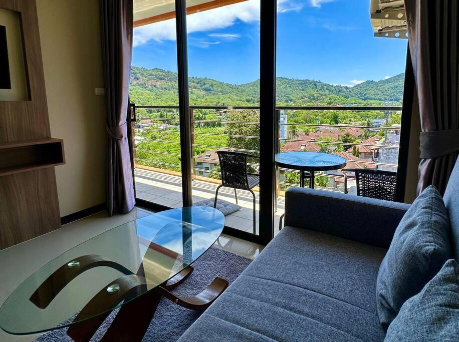 Apartment with endless mountain view, Pearl 803, Rawai pláž