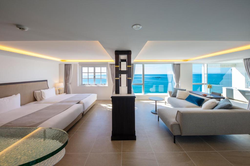 【Dinner Time 17:00~17:30】Deluxe Suite with French dinner