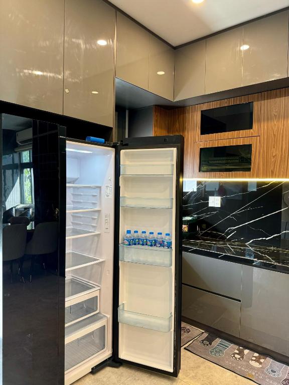 Khánh Nguyễn Luxury, Fully furnished studio apartment with street view