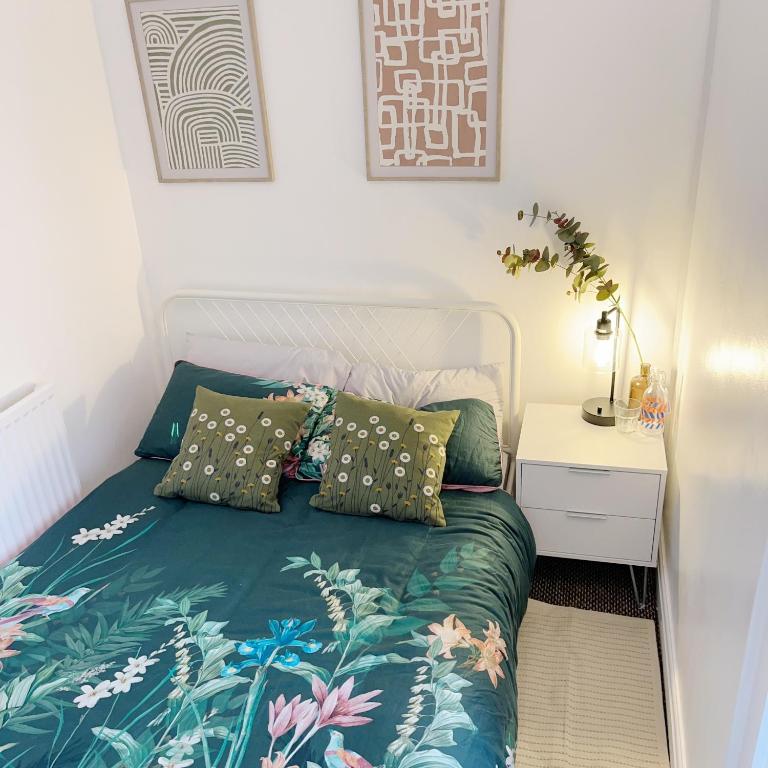 Monk's Lodge Private En-suite Room CV1, Parkside