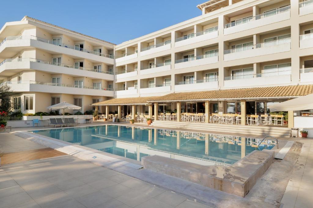 Elea Beach Hotel — Swimming pool in Dassia, Ionian Islands