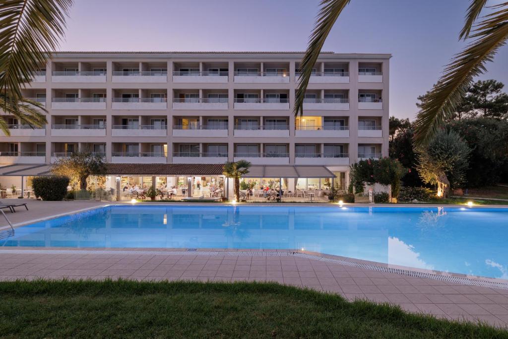 Elea Beach Hotel — Swimming pool in Dassia, Ionian Islands