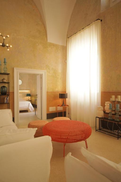 Shared lounge/TV area