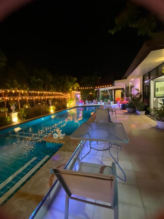 Bird in the garden Pool Villa, Nong Prue