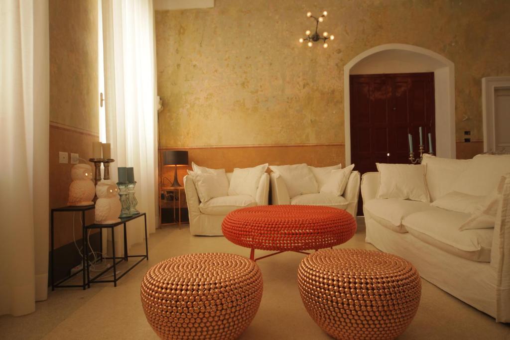 Shared lounge/TV area