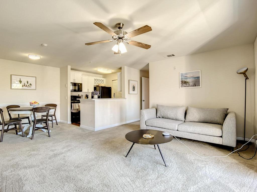 Relaxing Retreat 2BR with Pool by IMG Academy