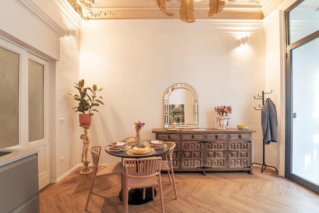 Baroque design apartment in historical city center - 3