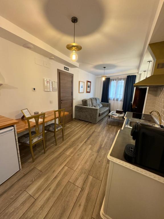 ATENEO CUENCA Suites con cocina en el casco histórico - 4