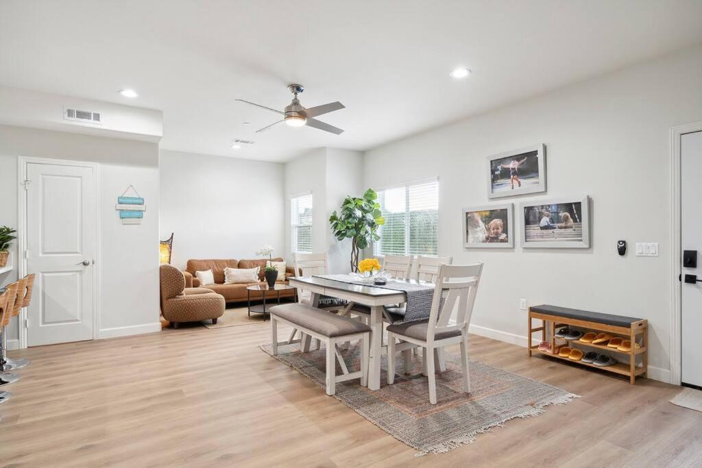 Incredible Value for 12 guests, New 3BR Home by Disneyland, Knott's, Beach, Midway City