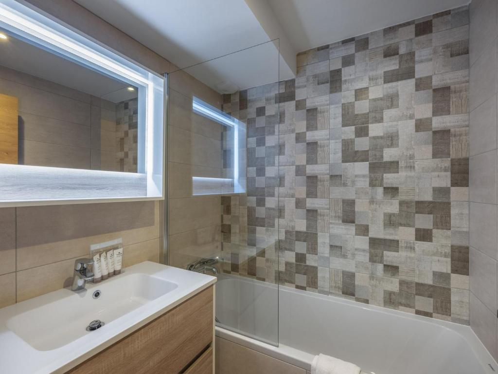 Appartement moderne proche des pistes avec parking à Courchevel - FR-1-563-140 - 3
