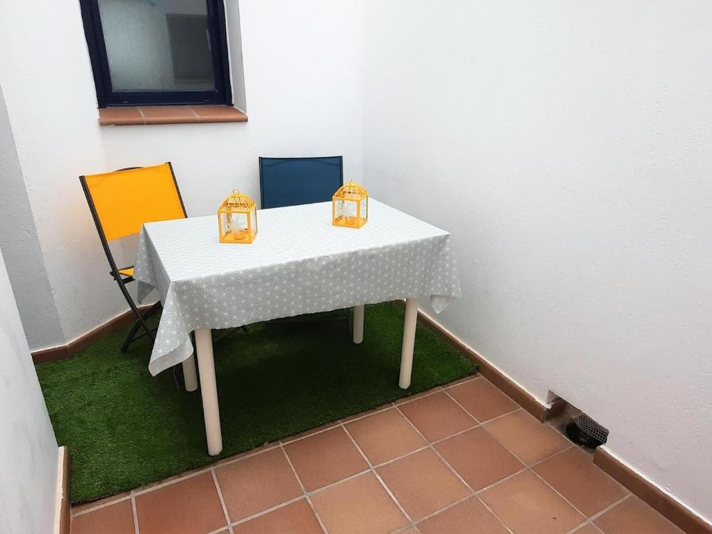 Apartamento en Llançà: 2 Habitaciones, Terraza, Frente a la Playa del Port, ¡Mascotas Bienvenidas! - ES-170-78 - 3