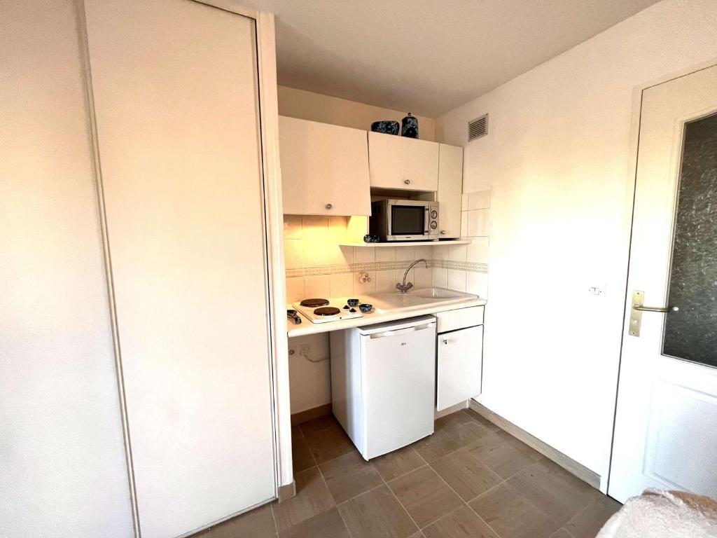 Studio cabine 2 pers à Port Fréjus, proche plage, internet inclus - FR-1-226A-168 - 3