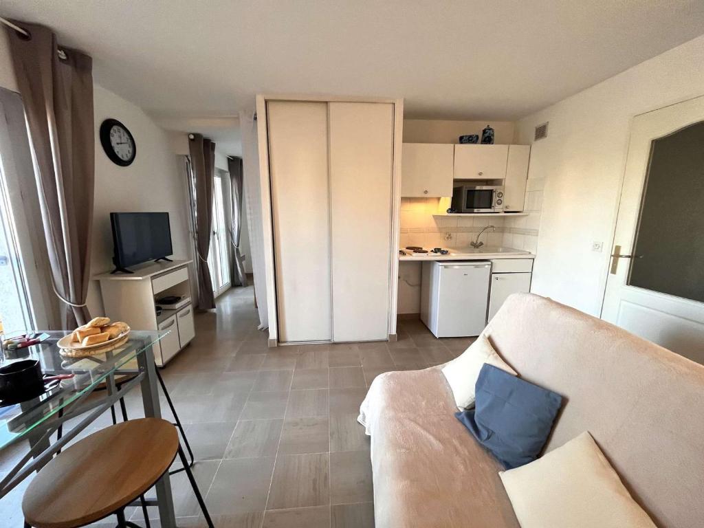 Studio cabine 2 pers à Port Fréjus, proche plage, internet inclus - FR-1-226A-168 - 4