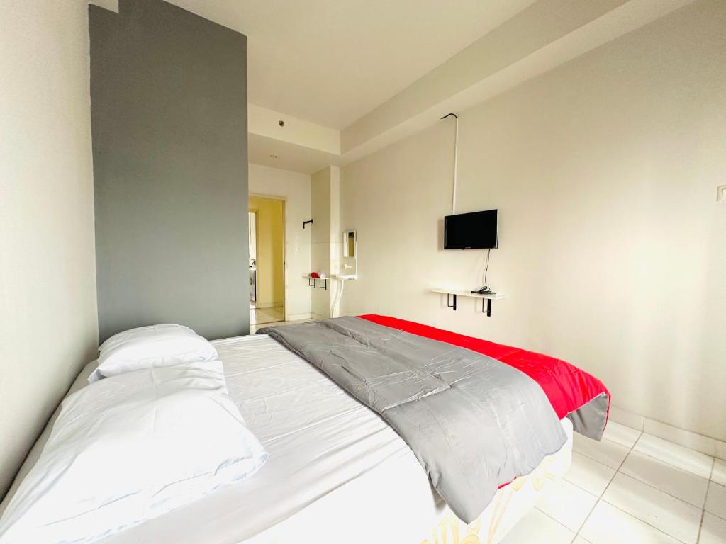 Guestroom, RedLiving Apartment @ Dramaga Tower by Liana Room in Bogor
