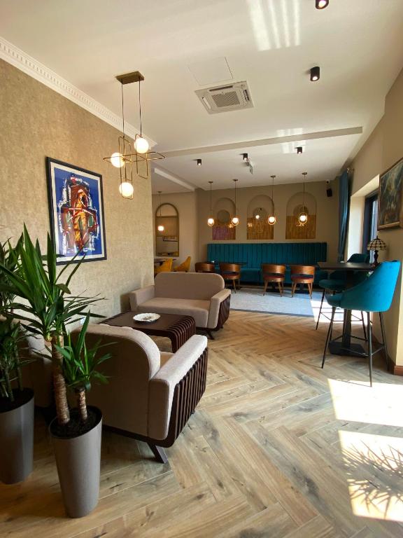 AVIOR Garni Hotel - 2