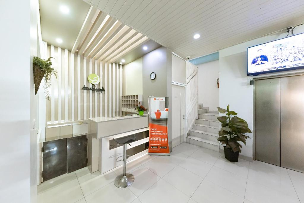 RedDoorz near Pasar Baru Bandung