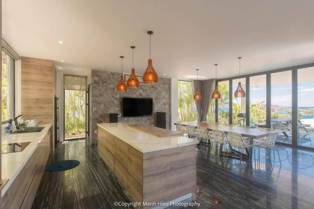 Nha Trang Oceanfront Luxury Villa Anh Nguyen