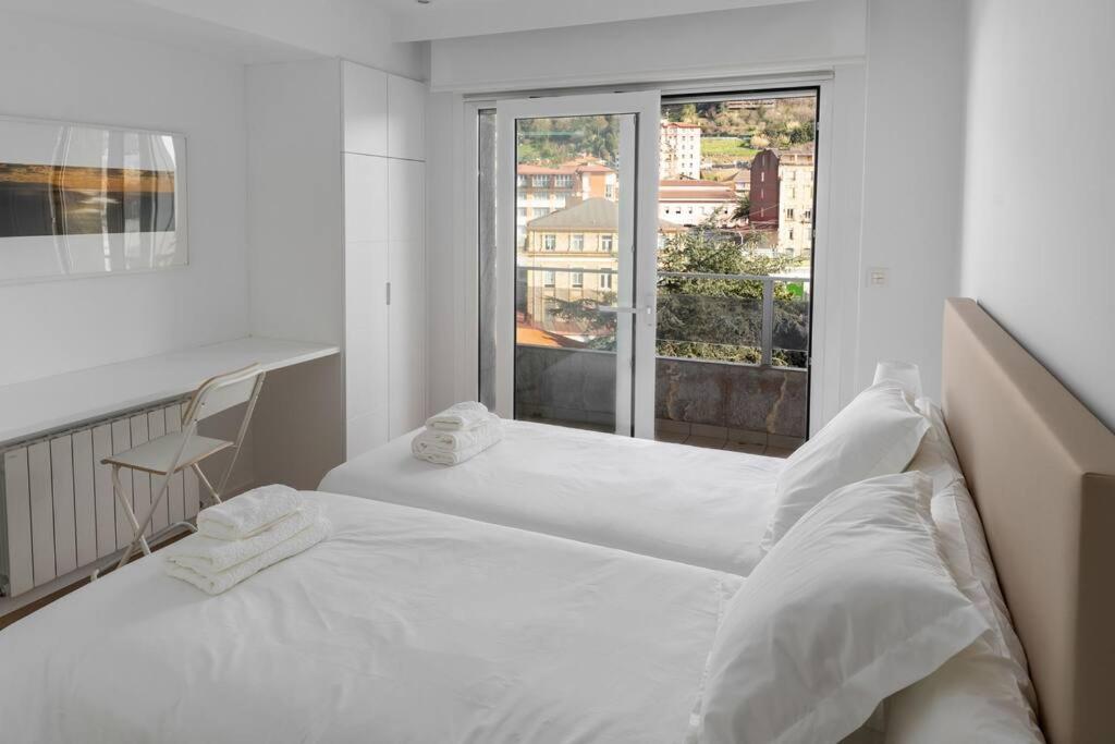 Bright apartment with A/C, parking optional - 3