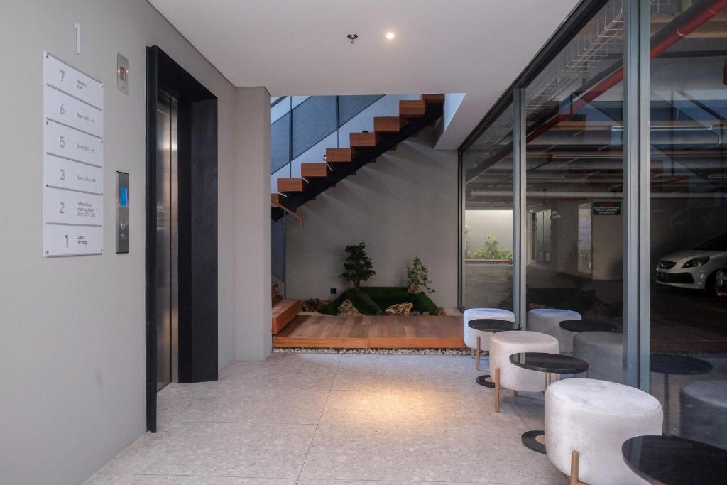 Sans Hotel RG Living Jogja by RedDoorz