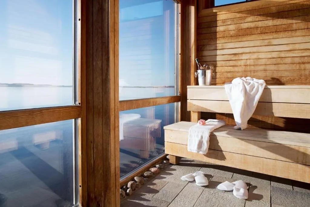 Strandflickornas Husen invid Havet, hotel in Lysekil