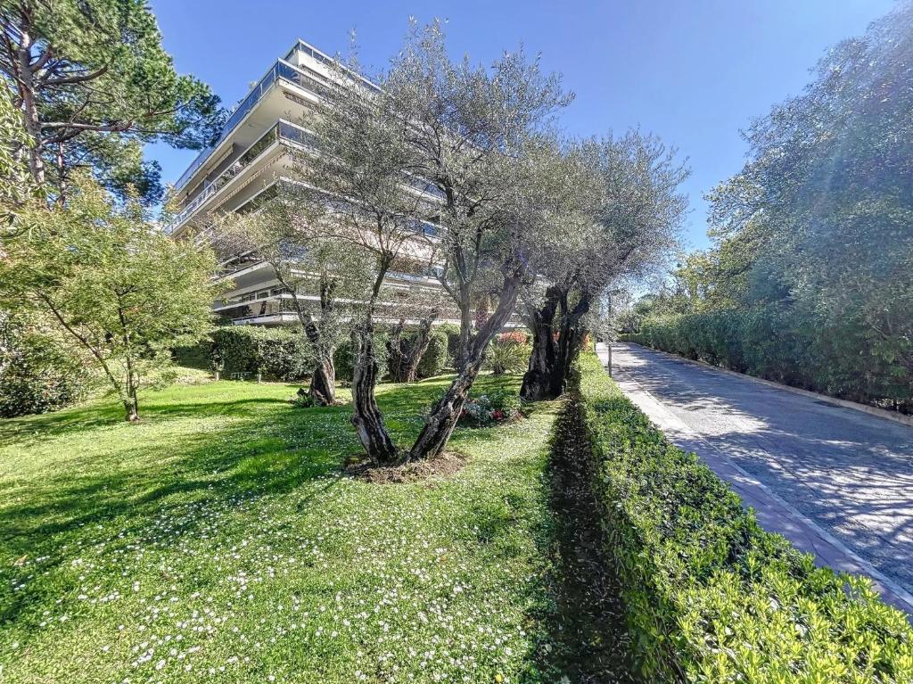 JUAN LES PINS Charming - 4