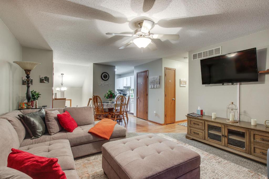 North Liberty Carver Townhouse 8 Mi to U of I!