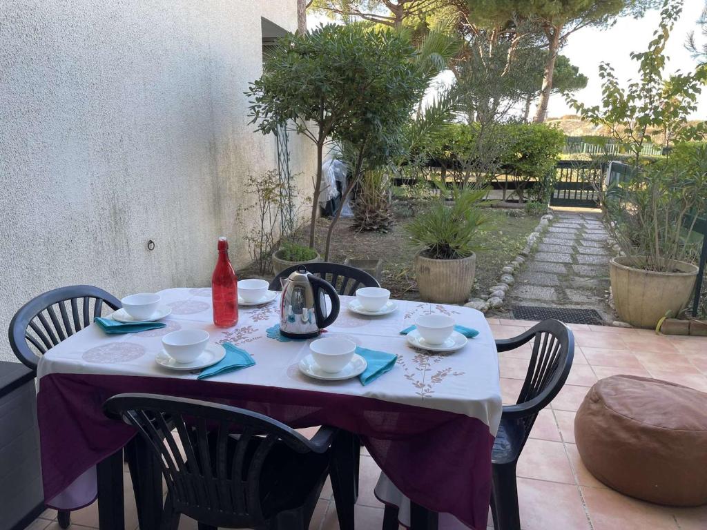 Appartement RDC à Port Camargue - 6 Couchages, Accès Direct Plage, Parking, Jardin - FR-1-250-263, Le Grau-du-Roi