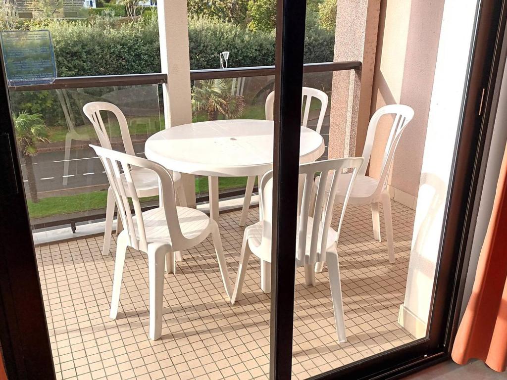Appartement avec Piscine, WIFI, à 50m de la Plage de Trestraou - Perros-Guirec - FR-1-368-403 - 2