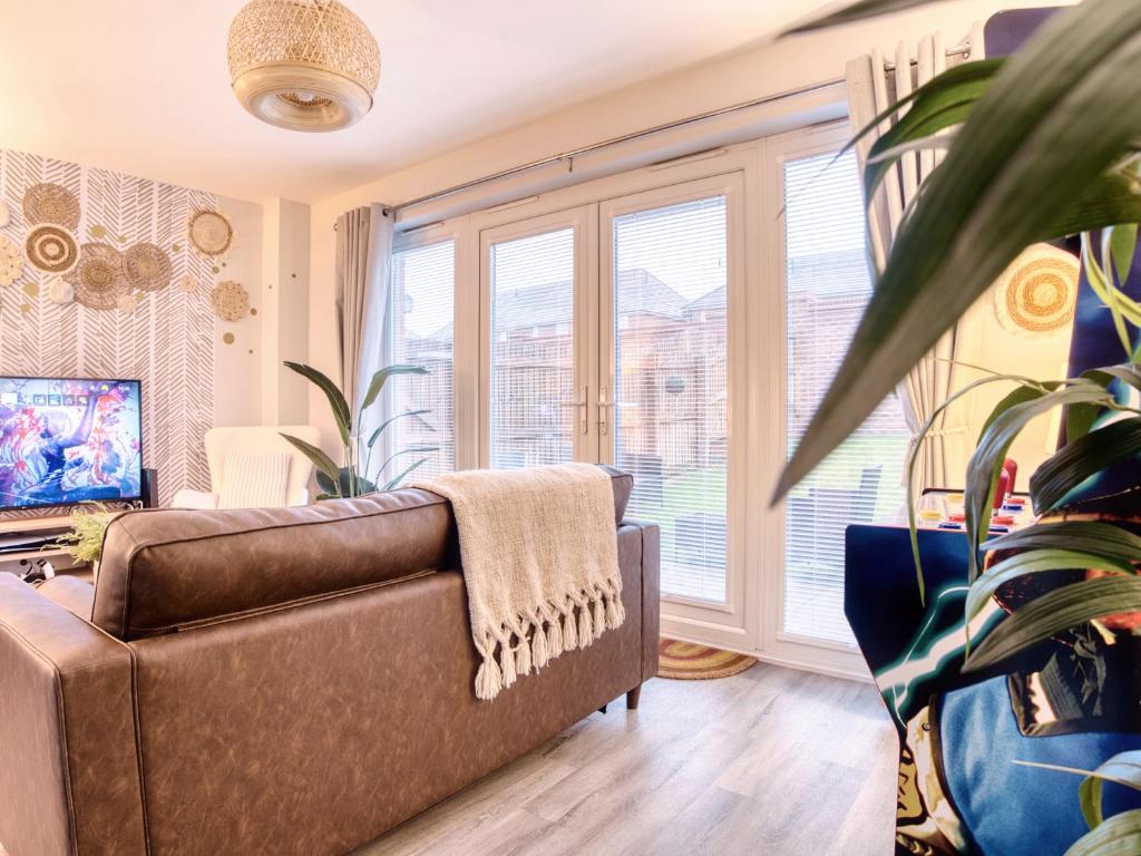 Leeds getaway with hot tub & gaming room, Wakefield