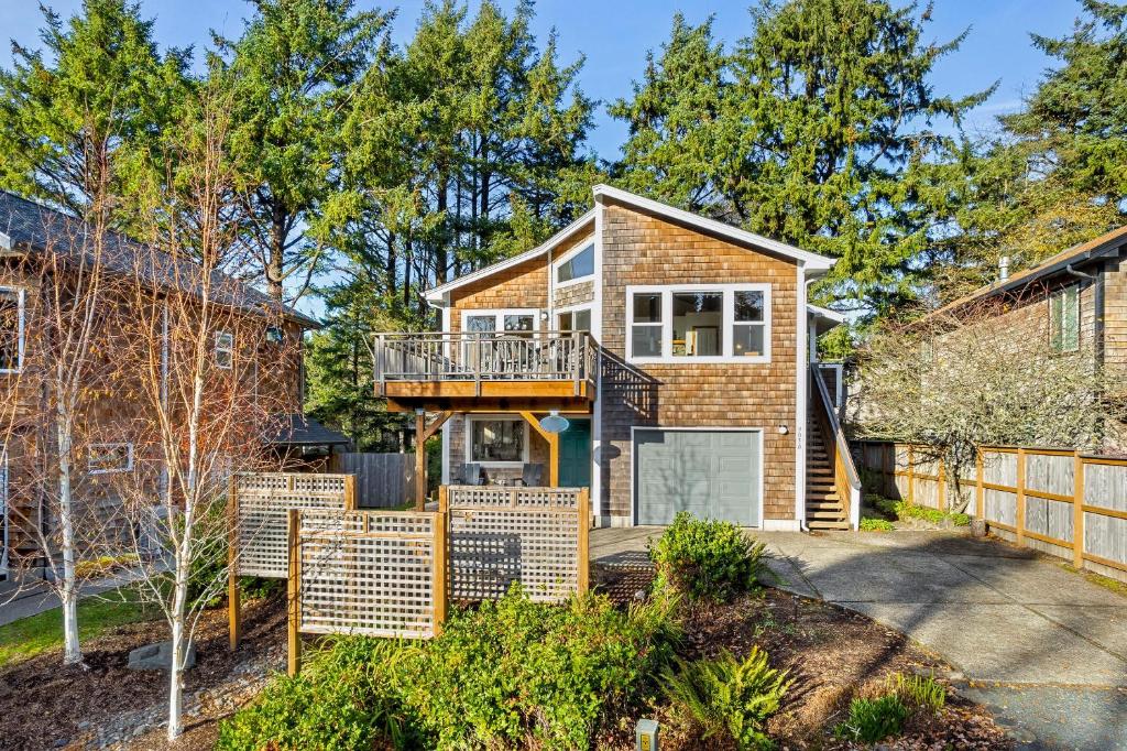 Sand Bucket, Manzanita