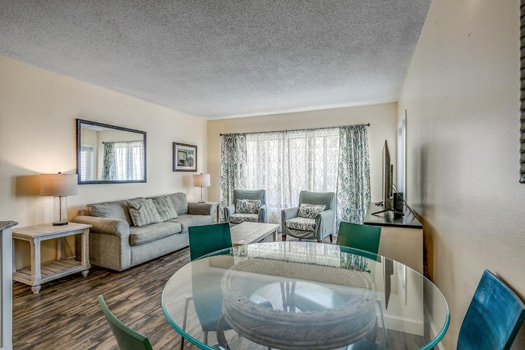 Spacious 1BR Oceanview Condo, Full Kitchen, 4ppl, Myrtle Beach