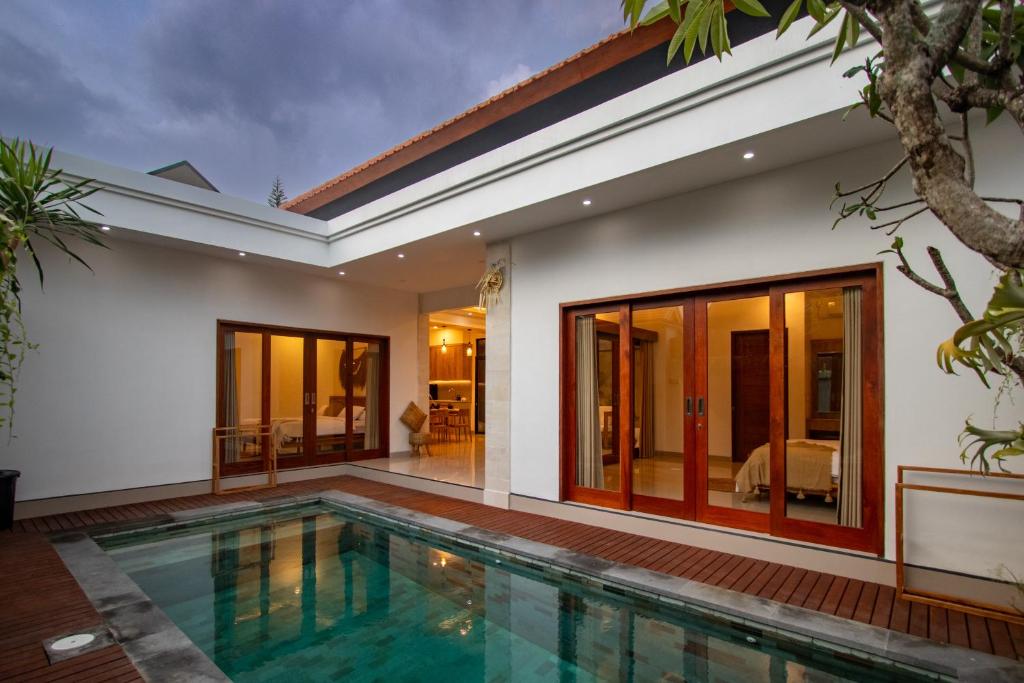 Sundaze 2 - Canggu Paradise with Pool and Kitchen Brand NEW, Kerobokan
