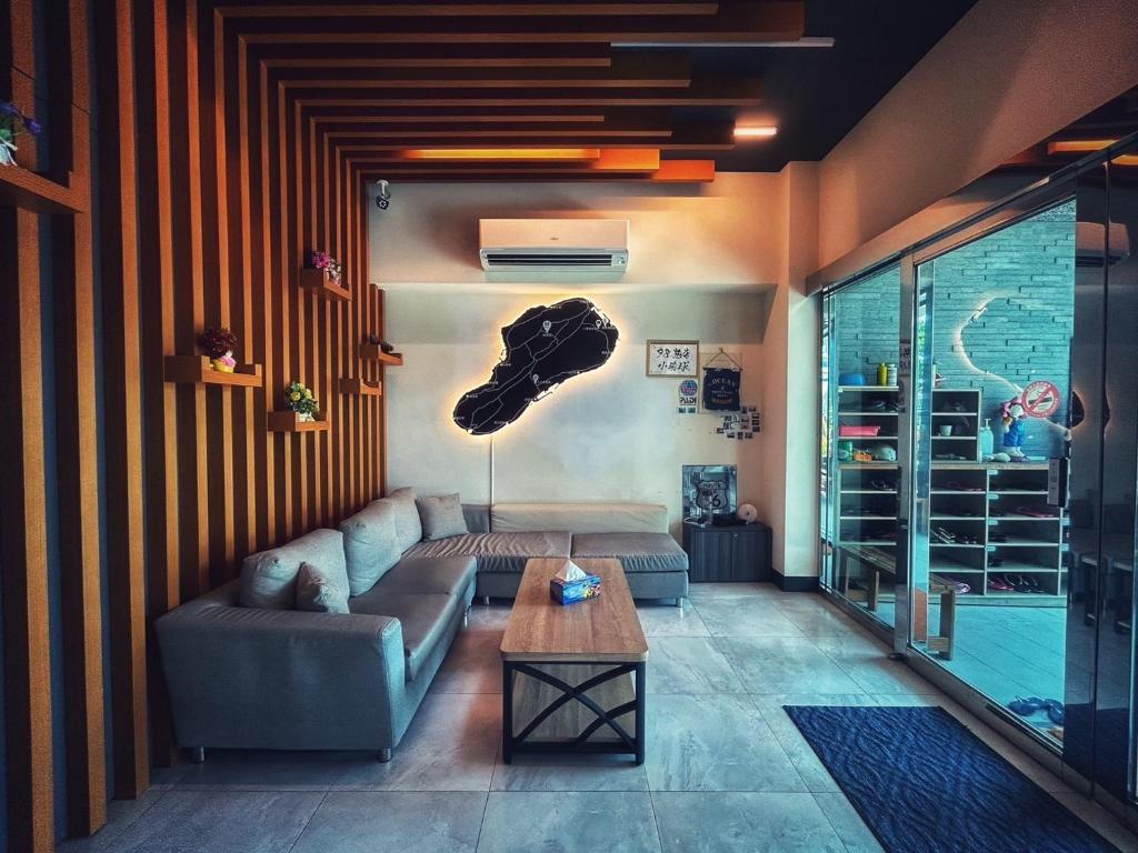 98Inn, Siao Liou-čchiou