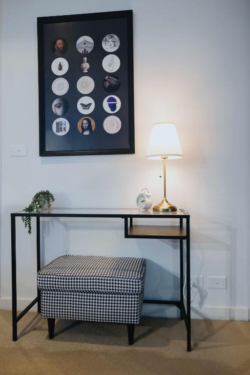 Chic 1-Bed Apt in Melbourne with parking near CBD, Melbourne