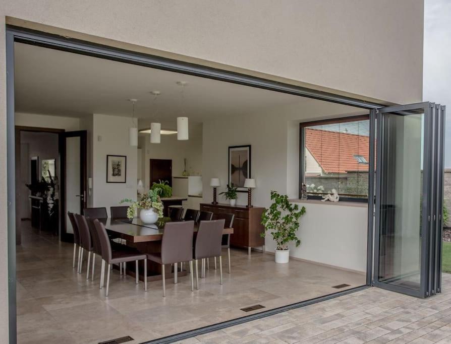 Luxury villa near Prague with pool and tennis court