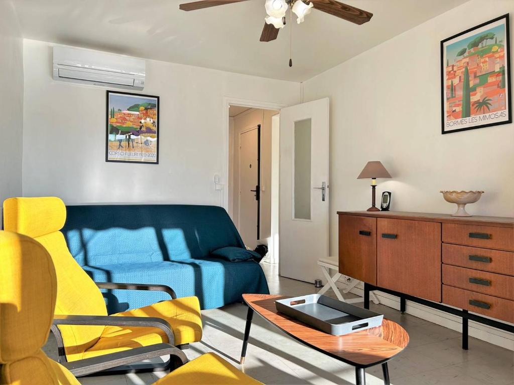 Appartement à 150m de la plage avec terrasse fermée et parking privatif - Bormes-les-Mimosas - FR-1-251-578 - 4