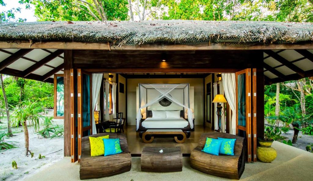 Koh Jum Beach Villas 주변 해변