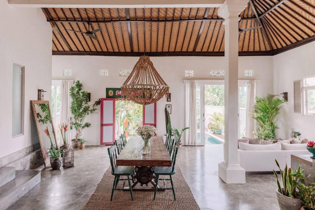 Gorgeous Colorful & Tropical Villa Canggu - VYG, Canggu