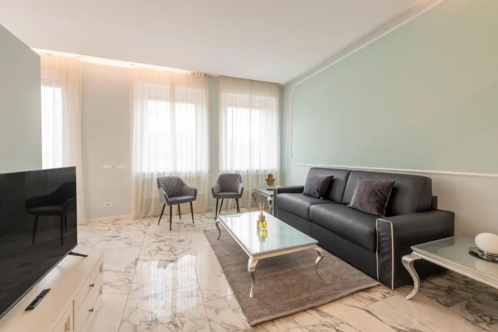 Milan Royal Suites Luxury Brera, hotel in Milan