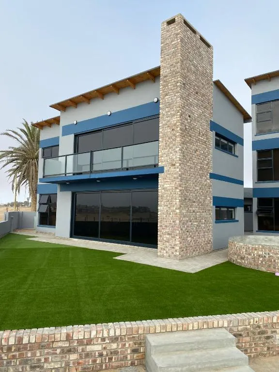 DieStrandwolf Sea View Self Catering, hotel in Hentiesbaai