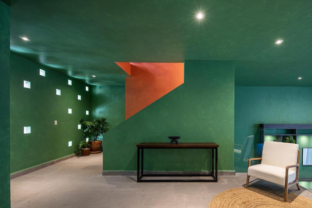Colorful & Lively Centro Gem 5BR, Rooftop Patio - 3