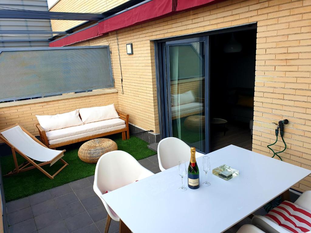 Precioso ático grande, 2 habitaciones, 2 baños y garaje