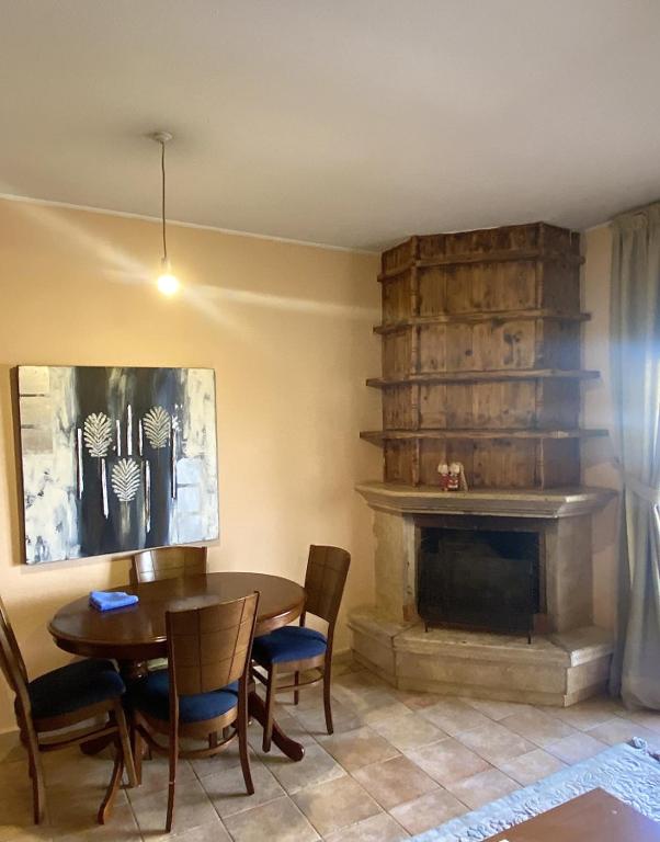 Whispering Pines Retreat Romantic 1BR Hideaway
